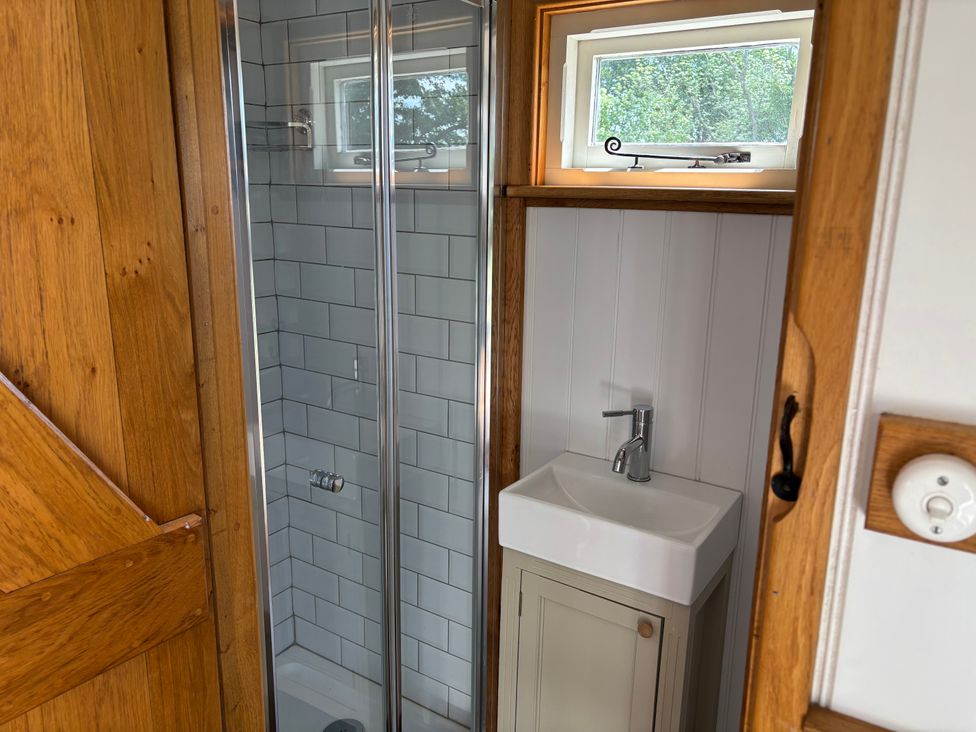 Shepherd Hut 1 - Kent & Sussex - 1174319 - thumbnail photo 6