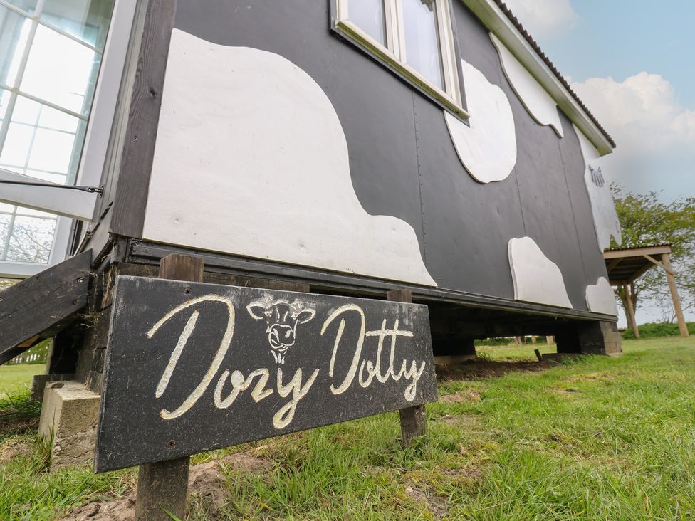 Dozy Dotty (Cow Shed 4) - Suffolk & Essex - 1174329 - thumbnail photo 2