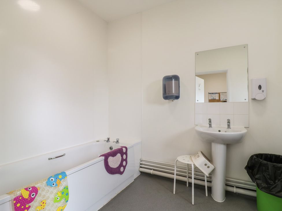 Dozy Dotty (Cow Shed 4) - Suffolk & Essex - 1174329 - thumbnail photo 21
