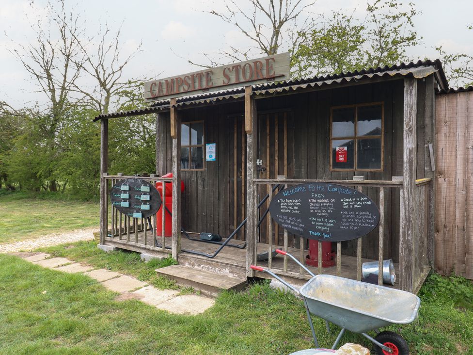 Bluebelle (Cow Shed 5) - Suffolk & Essex - 1174330 - thumbnail photo 14