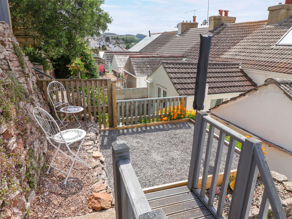 A garden with chairs and a table at 45 North View in Brixham