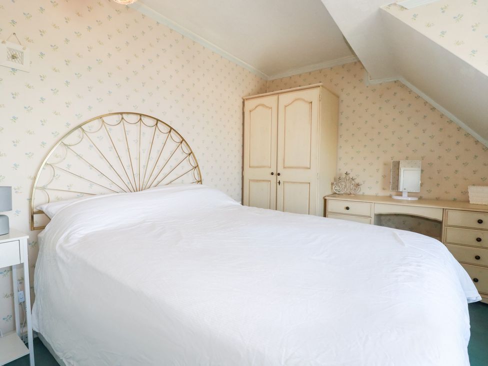 A bedroom with a bed and wardrobe at 22 Pentire Avenue Newquay