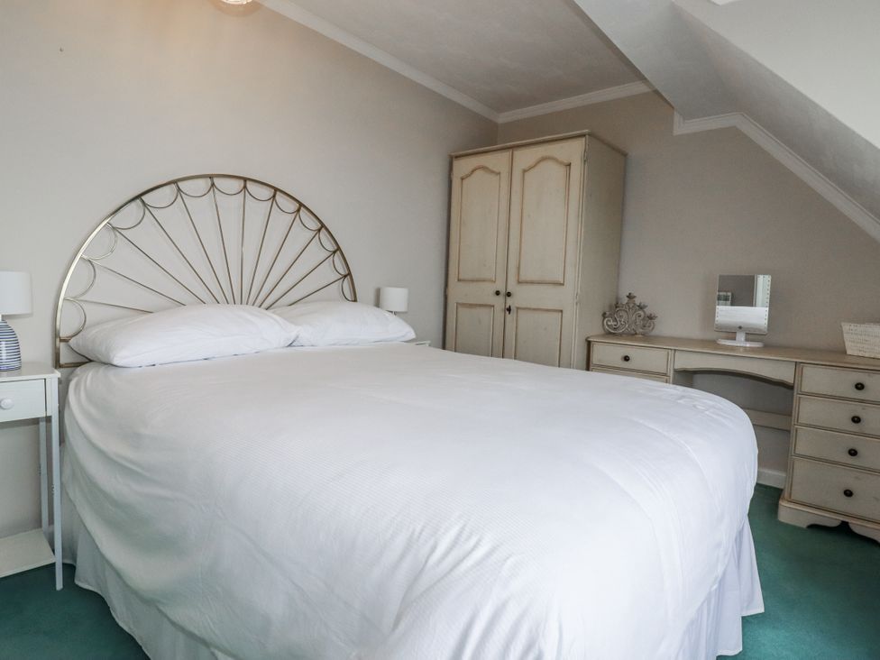 A bedroom with a bed and wardrobe at Pipers in Newquay