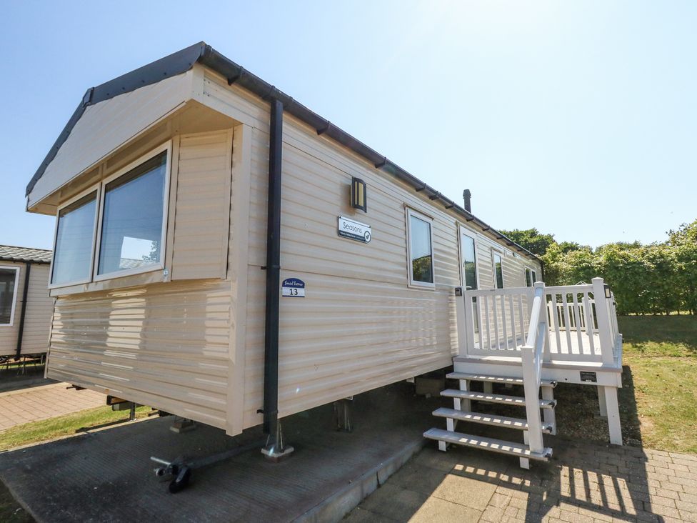 13 Sunset Terrace Rockley Park - Dorset - 1174365 - thumbnail photo 3