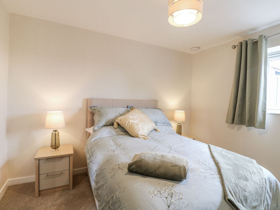 A bedroom with a bed and lamps at Fields View in Edingale near Alrewas