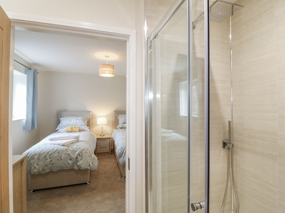 A bedroom with a shower visible at Fields View in Edingale near Alrewas