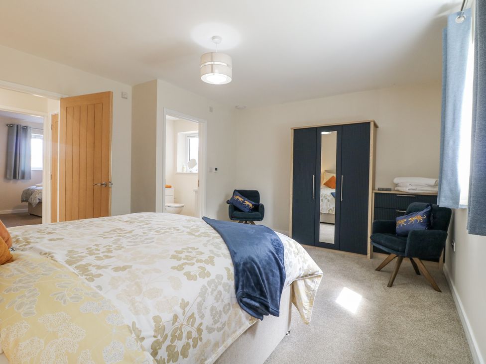 A bedroom with a bed and wardrobe at Fields View Edingale near Alrewas