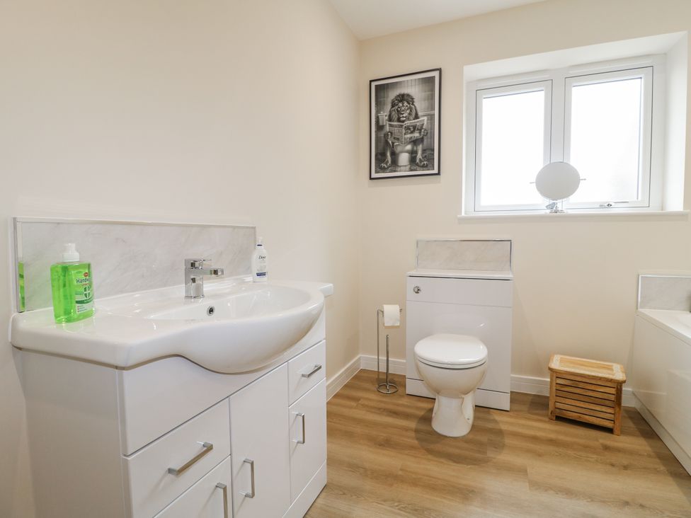 A bathroom with a sink and toilet at Fields View in Edingale near Alrewas