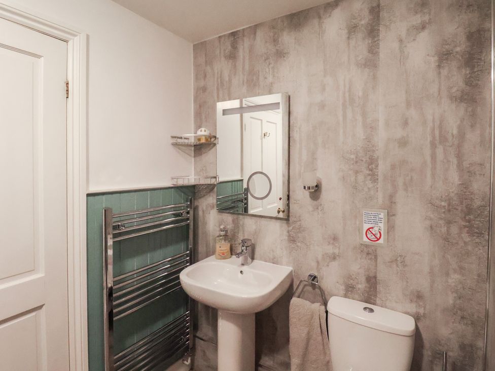 Flat 2 The Old Chapel - North Yorkshire (incl. Whitby) - 1174494 - thumbnail photo 20