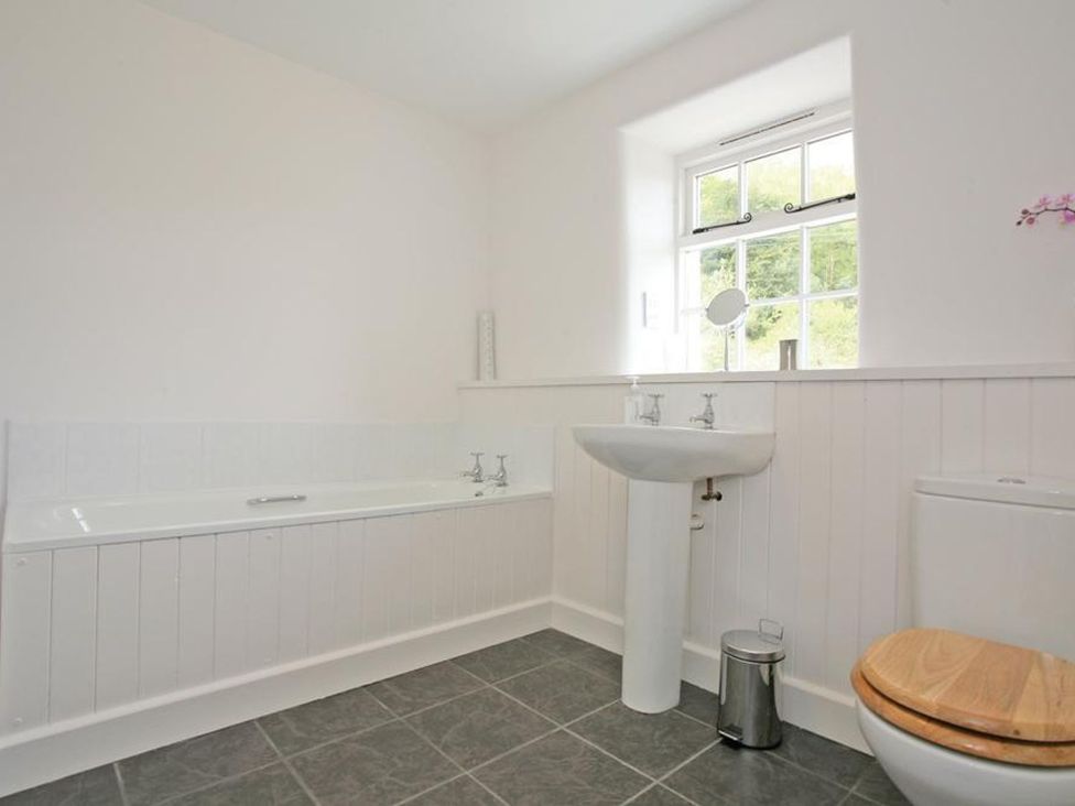 Great Hartbarrow Farm Cottage - Lake District - 1174549 - thumbnail photo 23