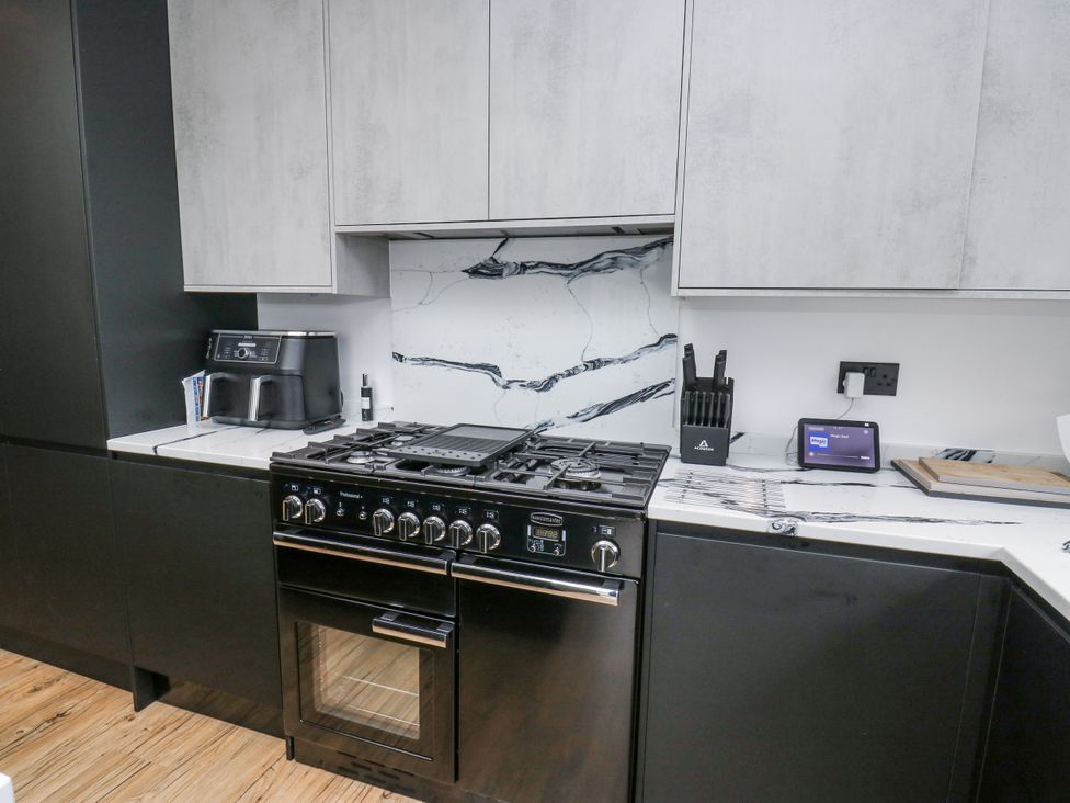 A kitchen with oven and stove at Ellis House in Huddersfield