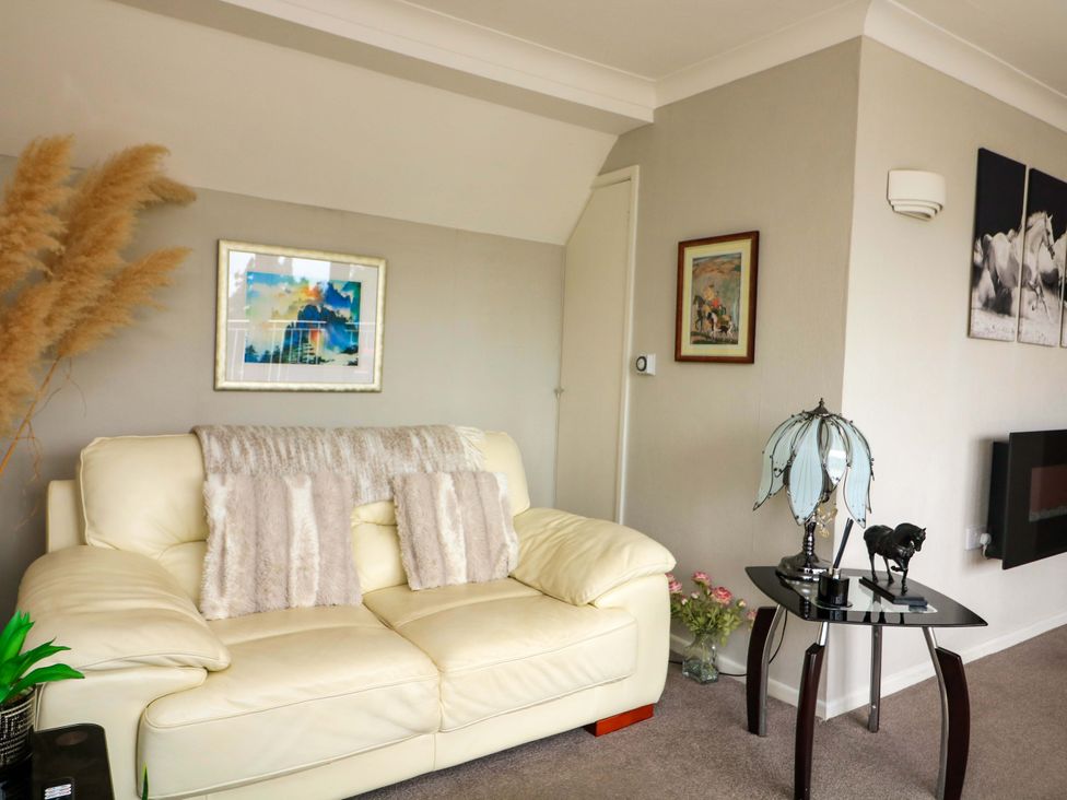 A living room with a sofa and a lamp at 3 Chantry Hill in Kingsbridge