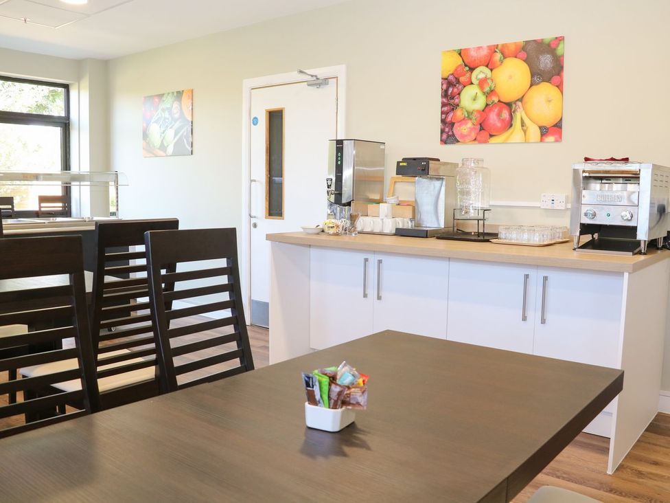 A dining room with a table and chairs at Bedroom 9 in Littlehampton