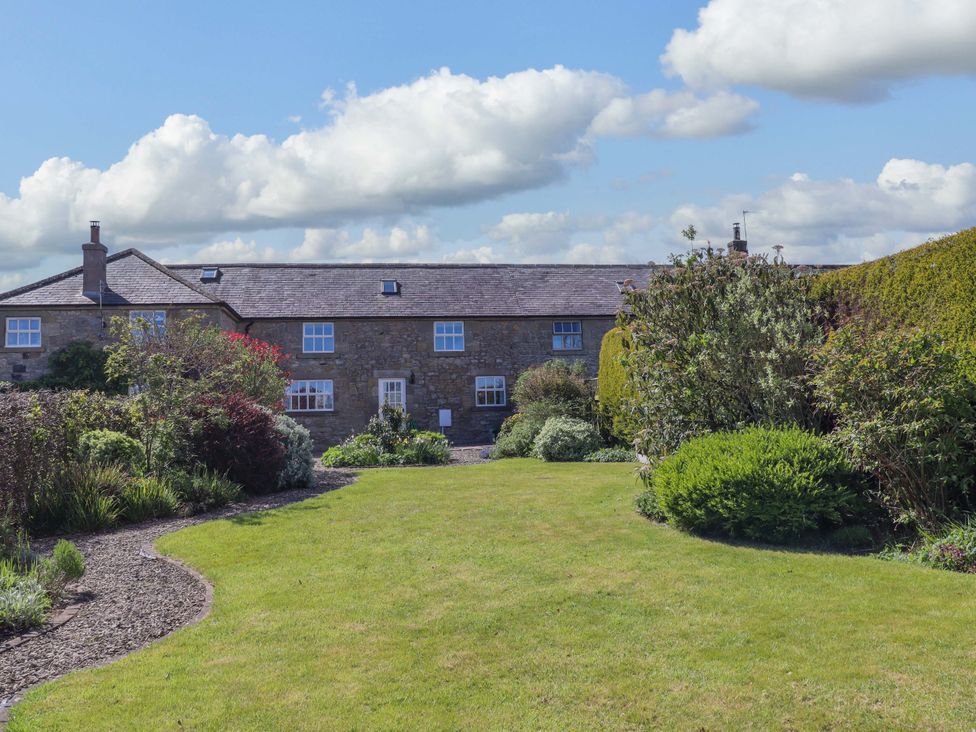A house with a garden and grass at 3 Christon Bank Mews in Christon Bank