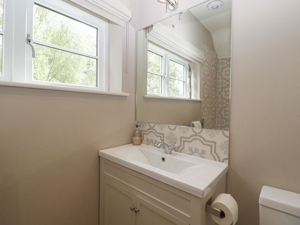 A bathroom with a washbasin and mirror at St. Marys House Church Westcote near Bledington