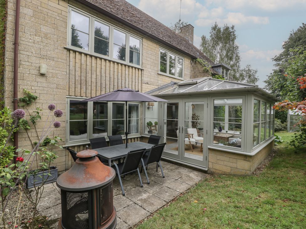 A garden with a patio table and chairs at St. Marys House Church Westcote near Bledington