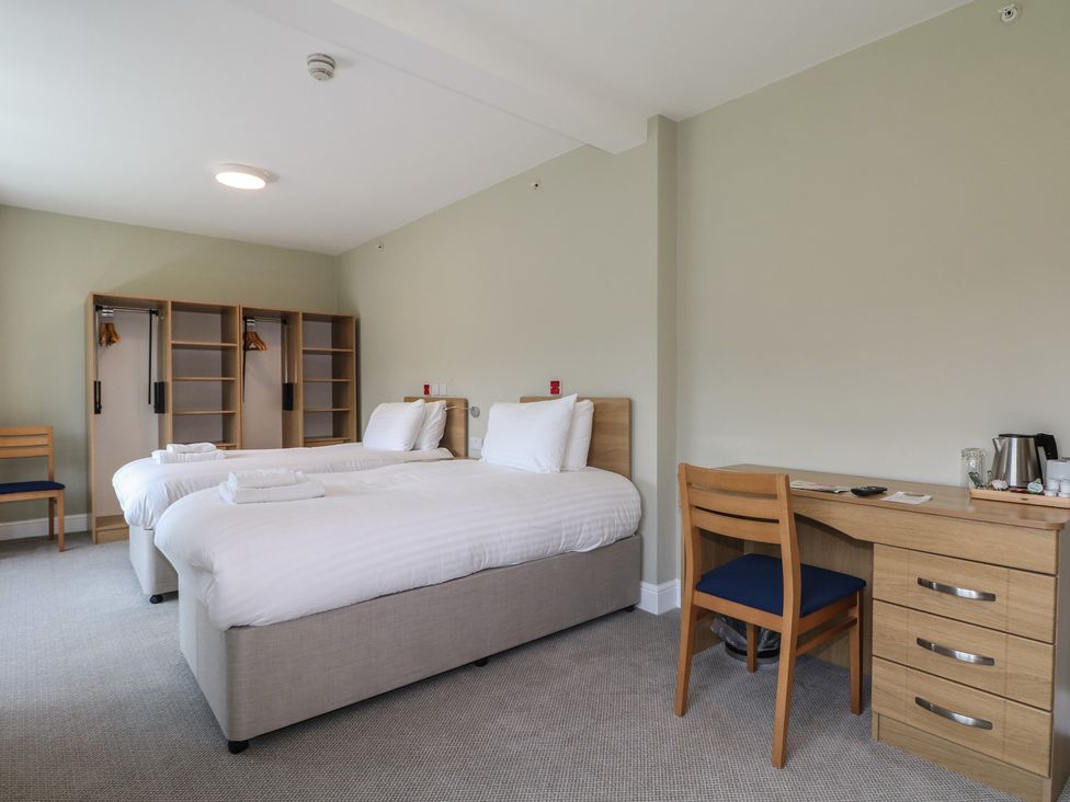 The Sandbar Suite at Marine Court - Kent & Sussex - 1174759 - thumbnail photo 3