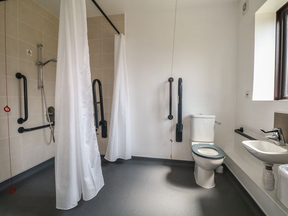 A bathroom with a shower, toilet and sink at Bedroom 6 in Littlehampton