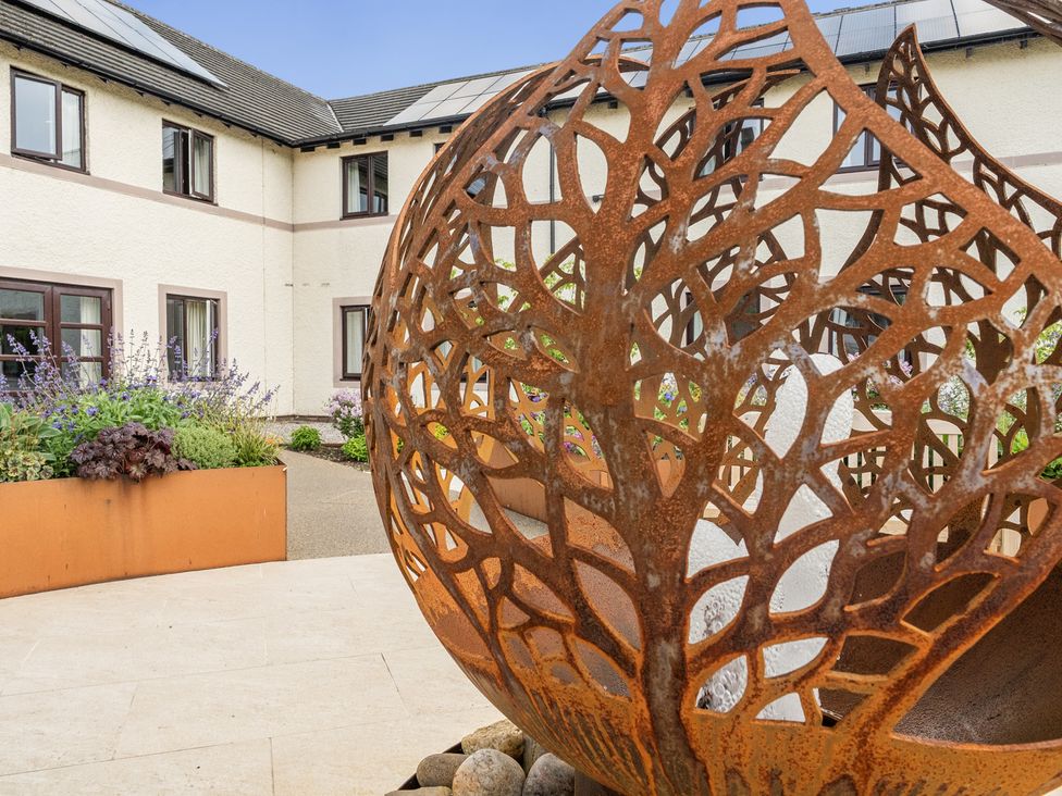 A garden with a sculpture and plants at Jubilee Bungalow Pet Friendly Sleeps 4 Penrith