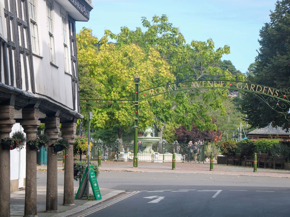 A garden entrance with a fountain and trees at Castleview Apartment, 21 South Embankment Dartmouth