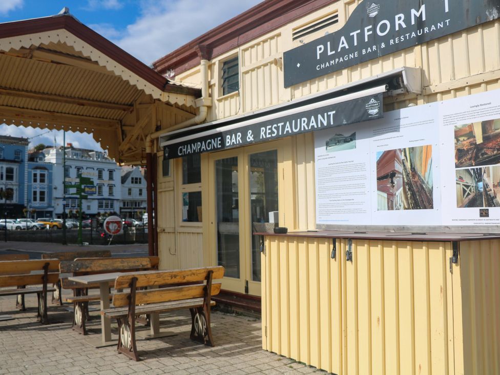 A restaurant exterior with outdoor seating at Castleview Apartment, 21 South Embankment Dartmouth