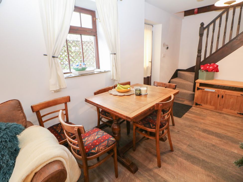 A dining area with a table and chairs at Win Hill View Cottage Hope Valley