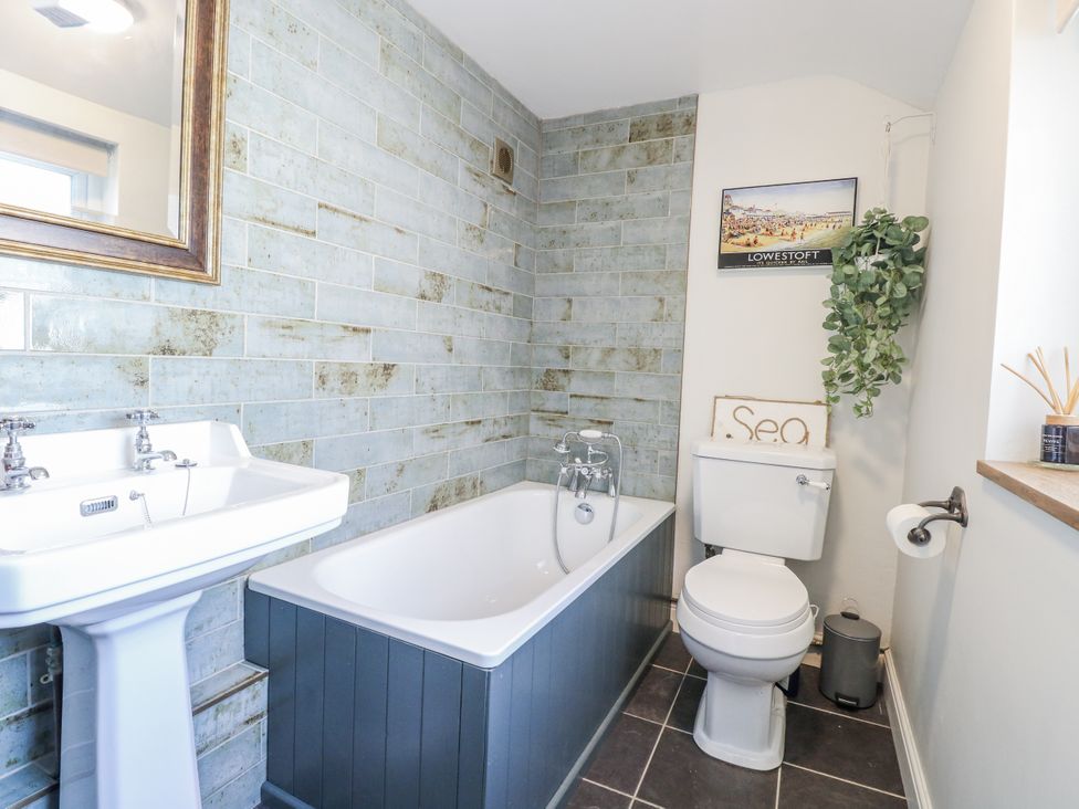 A bathroom with a sink, bathtub, and toilet at 18 Pakefield Road in Lowestoft