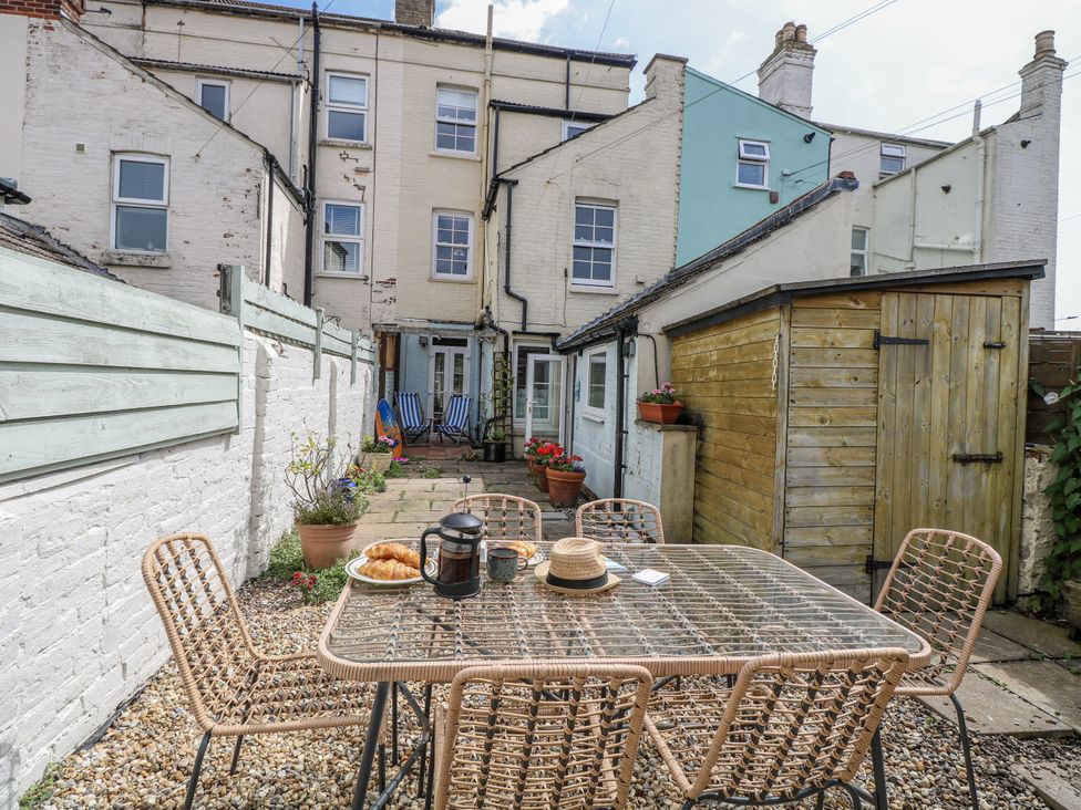 A garden with a table and chairs at 18 Pakefield Road Lowestoft