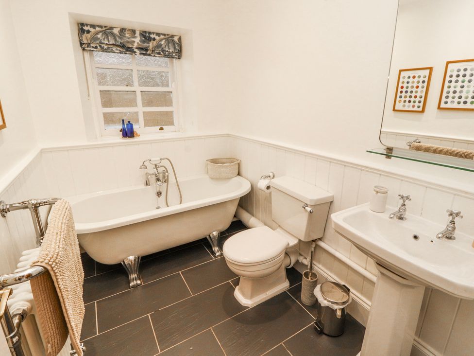 A bathroom with a bathtub, toilet, and sink at Deer How Farm in Patterdale near Glenridding