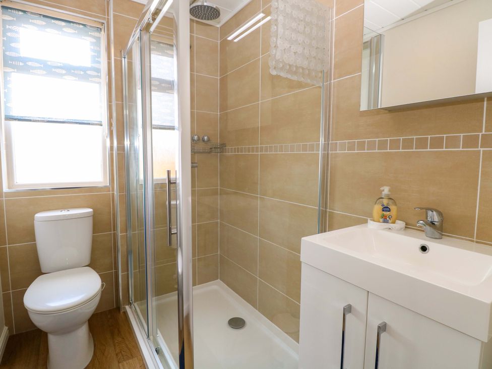 A bathroom with shower, sink, and toilet at Oak Tree Holiday Lodge in Stonham Aspal