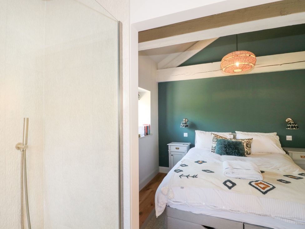 A bedroom with a bed and shower at Cleveley Mill in Enstone