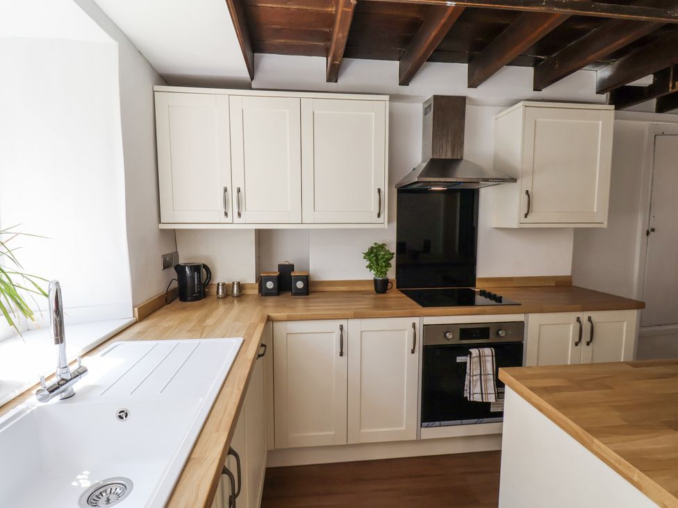 A kitchen with sink and stove at Hemdin Cottage in Thornton Dale