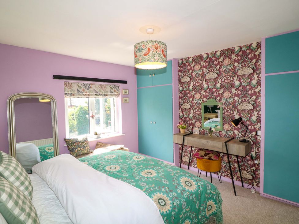 A bedroom with a bed and desk at 37 East Lane in Mansfield