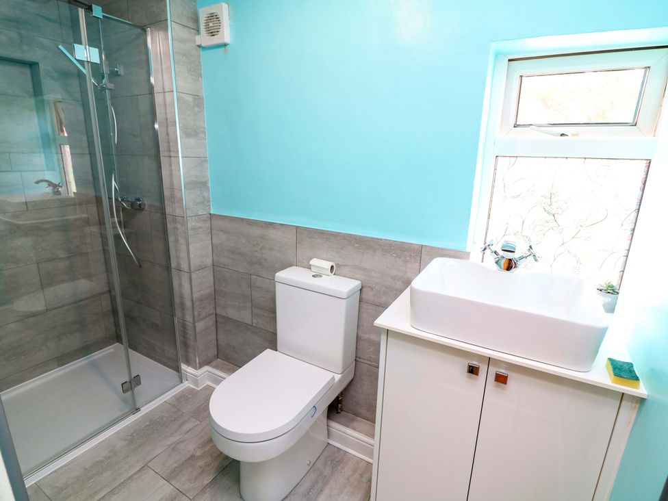 A bathroom with a shower and sink at 37 East Lane, Mansfield