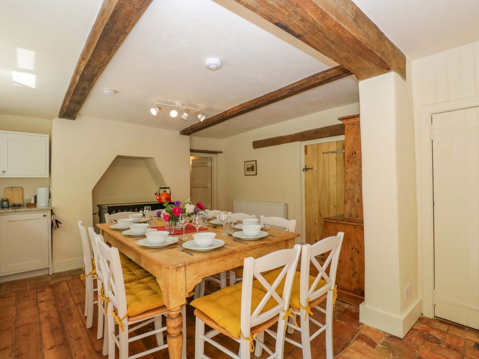 A dining room with a large table and chairs at Keepers Cottage, Devizes