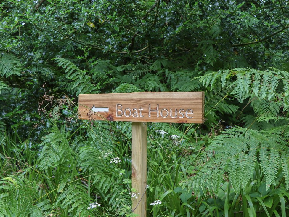 A sign pointing to the Boat House at The Boat House Ashprington