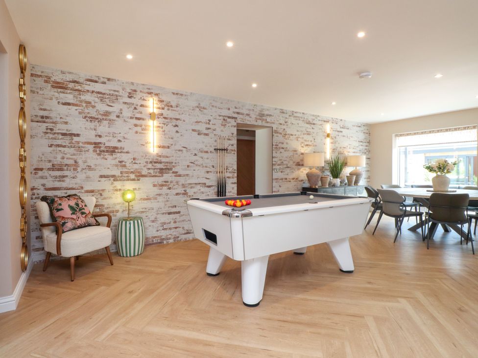A games room with a pool table and dining area at Ardwyn Rhosneigr