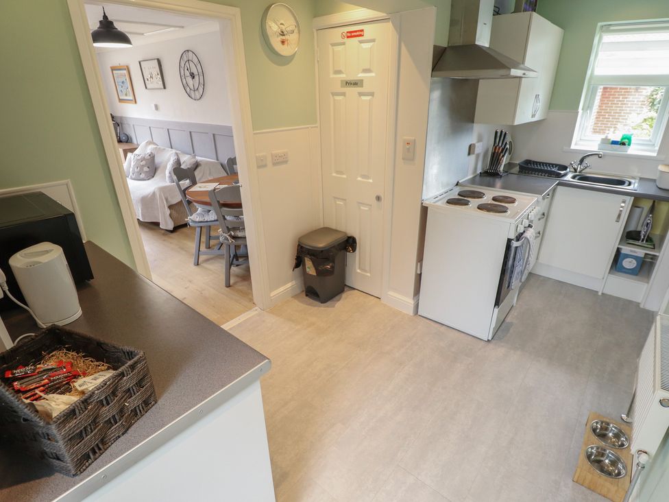 A kitchen with a microwave and stove at Southfields Annex Little Carlton near Louth
