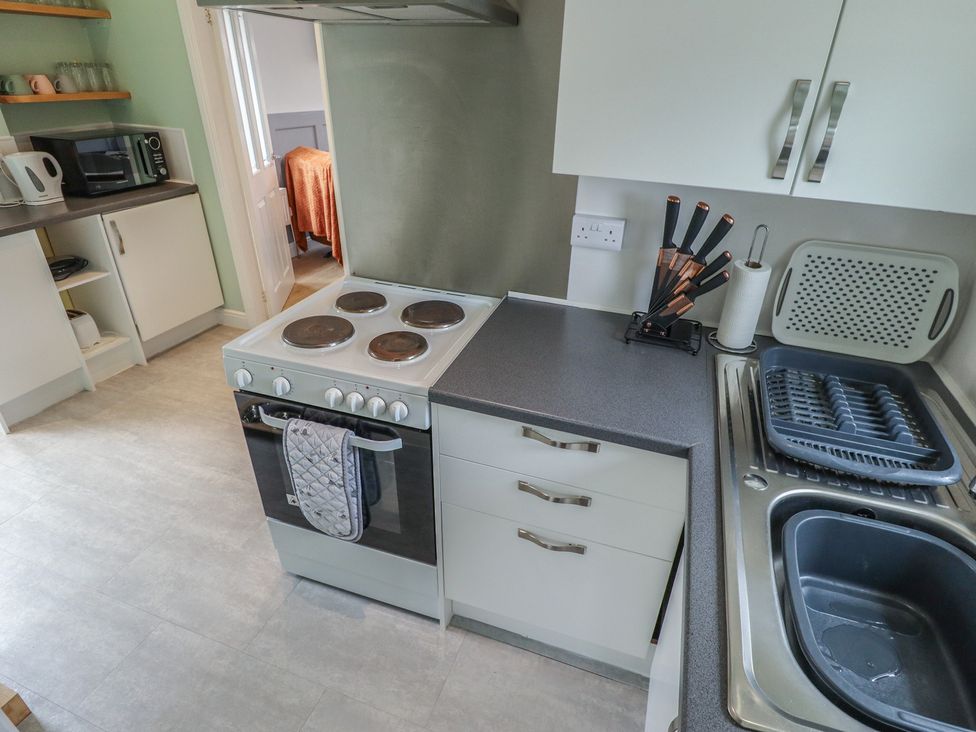 A kitchen with an oven and microwave at Southfields Annex Little Carlton near Louth