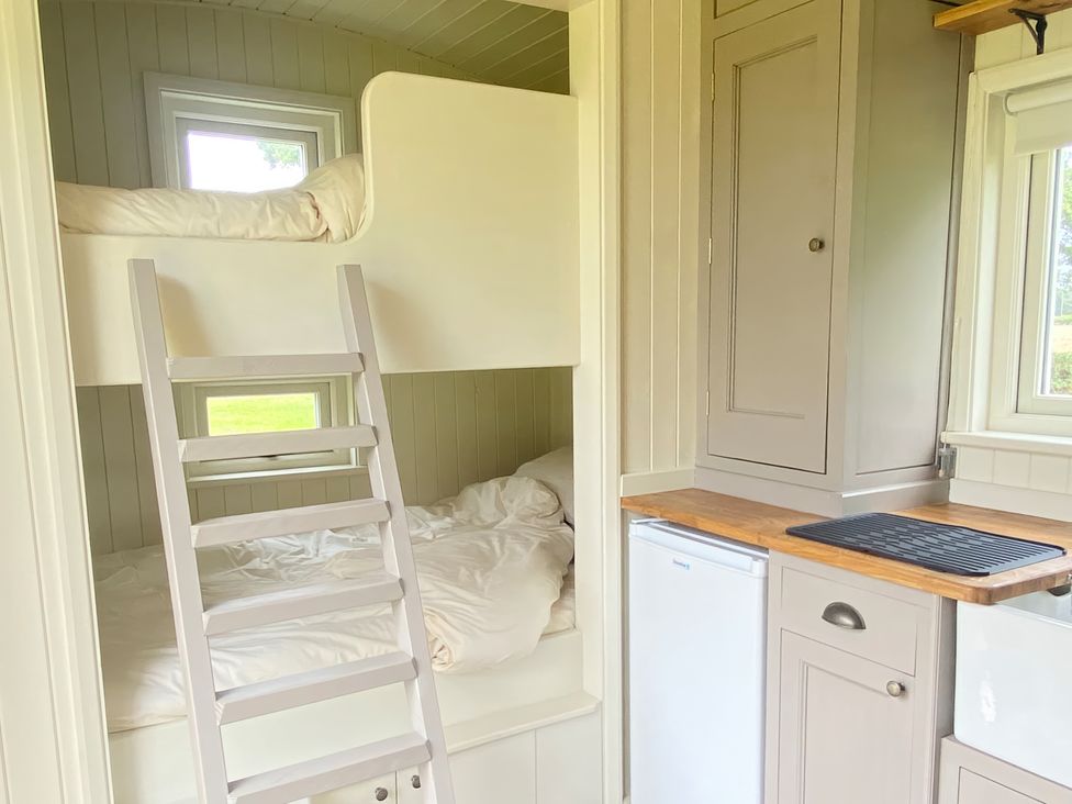 Shepherds Hut 2 - Kent & Sussex - 1175281 - thumbnail photo 2