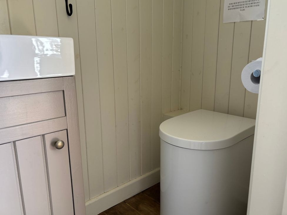 Shepherds Hut 2 - Kent & Sussex - 1175281 - thumbnail photo 8