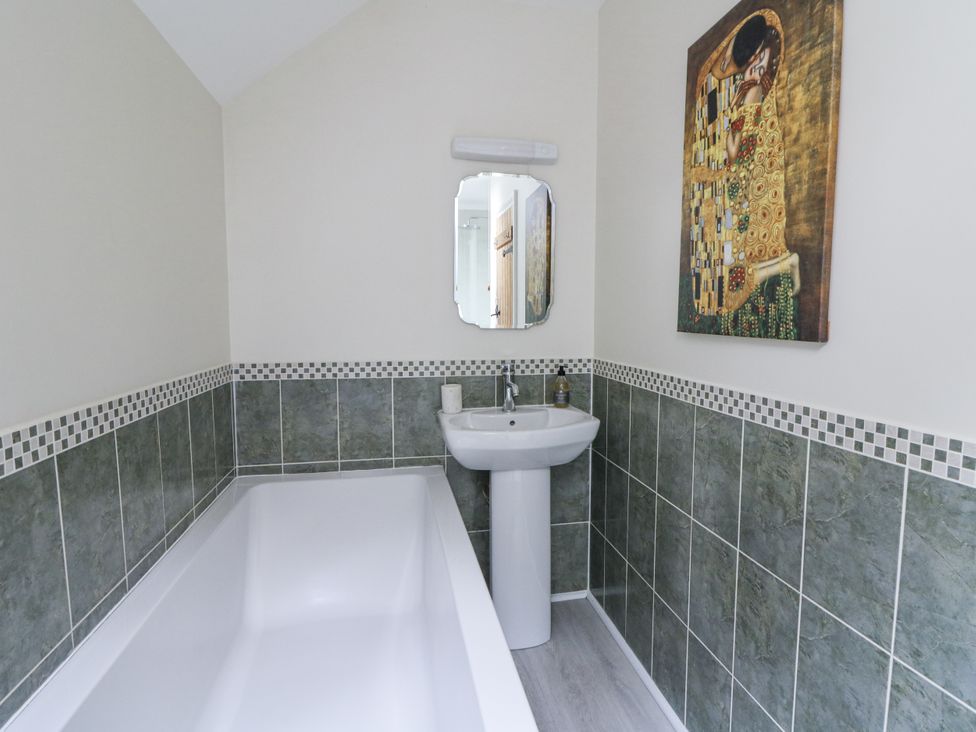 A bathroom with a bathtub and sink at Waun Yscir near Brecon