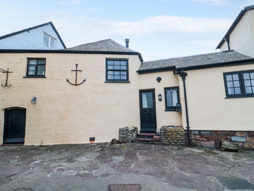An exterior view of a building with a door and windows at Sammy Hakes Cottage