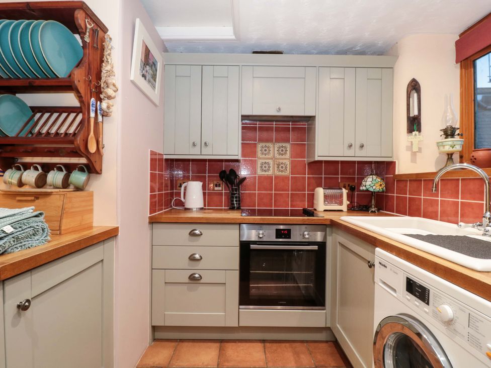 A kitchen with cupboards and appliances at Sammy Hakes Cottage