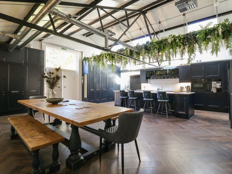 A kitchen with a table and chairs at The Old Workshop in Wormshill near Harrietsham