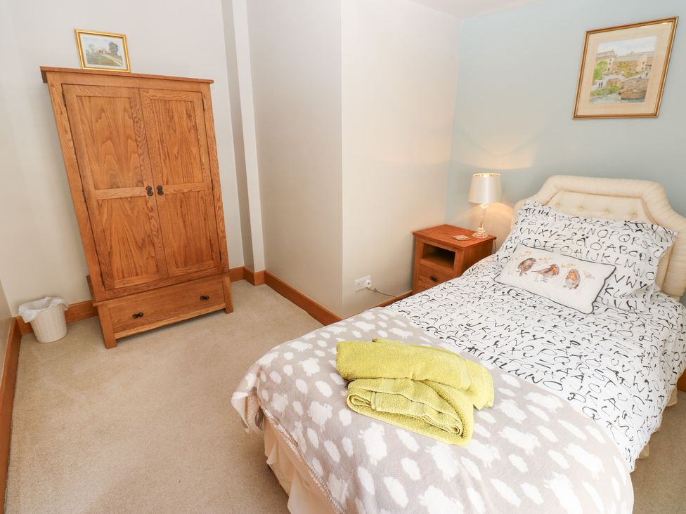 A bedroom with a bed and wardrobe at Bridge House 