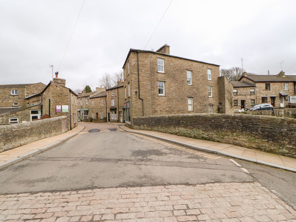 An outdoor view with buildings and a road at Bridge House