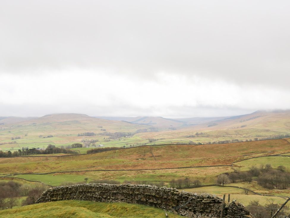 A landscape view with hills and fields at Bridge House