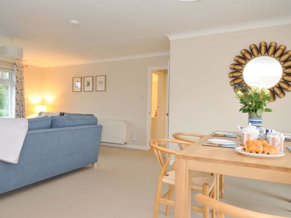 A dining room with a table and chairs at 42 Little Trelyn in Rock