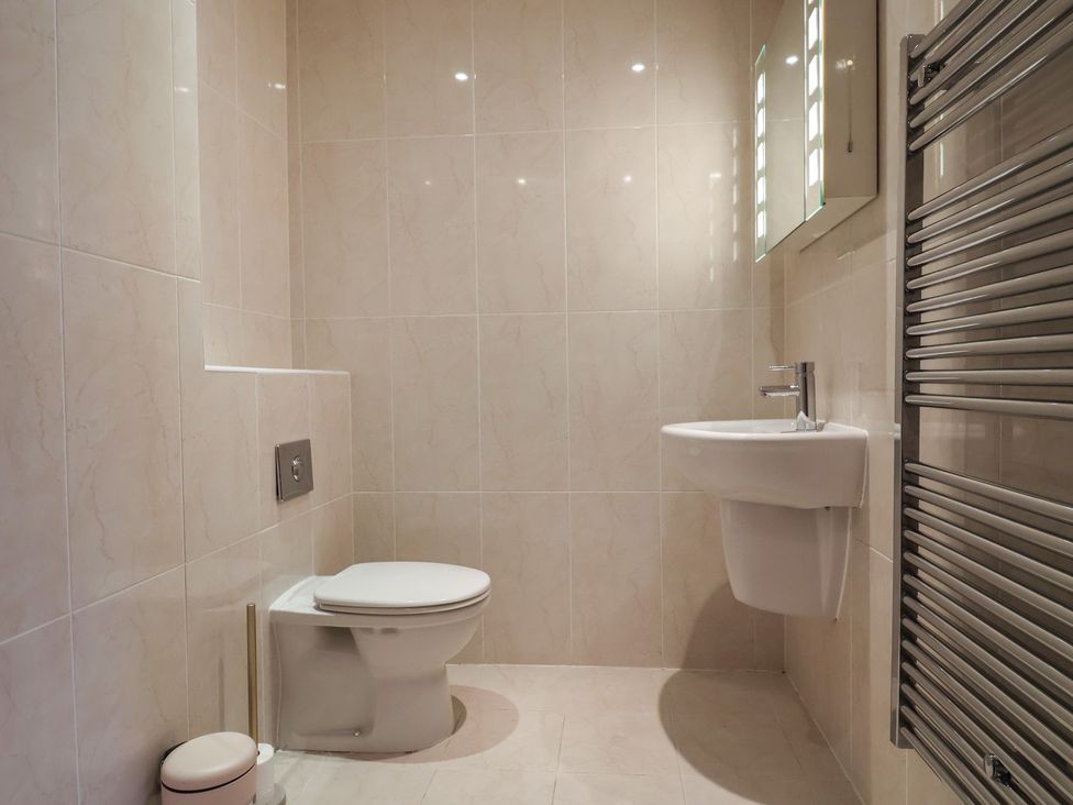 36 Quay West Apartments -  - 1175511 - thumbnail photo 16